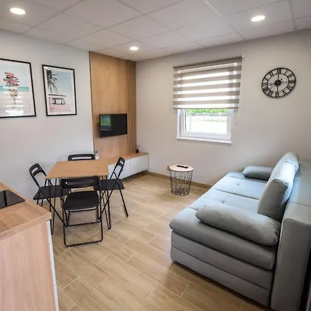 אתר קמפינג Calm Village זאטור